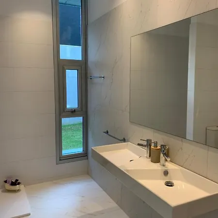 Semesterbostad Oktheway Perbes House *